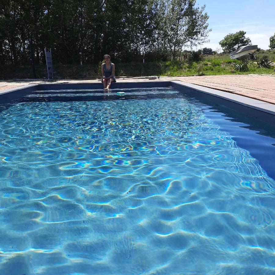Aux Roses De L'Etang Hotel Capestang Exterior foto