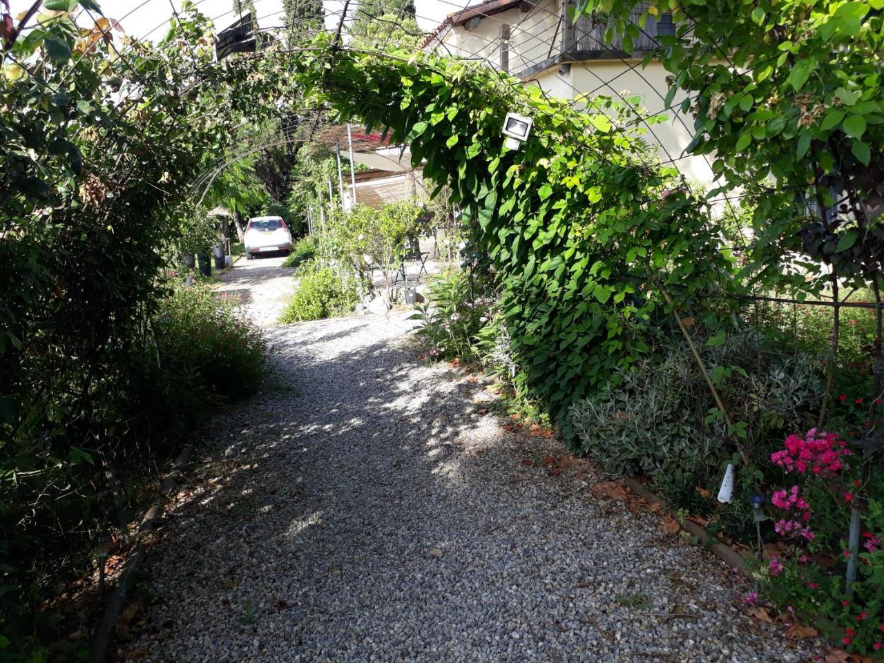 Aux Roses De L'Etang Hotel Capestang Exterior foto