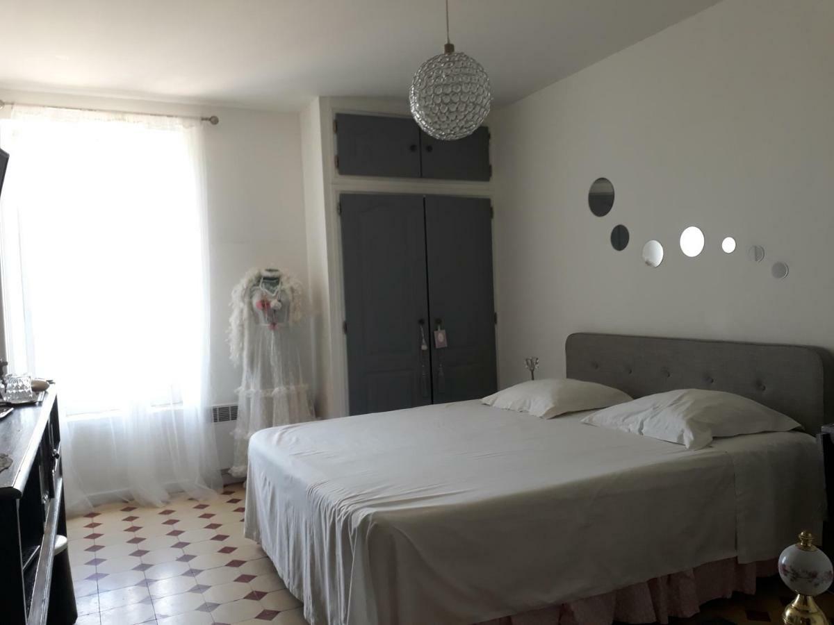 Aux Roses De L'Etang Hotel Capestang Exterior foto