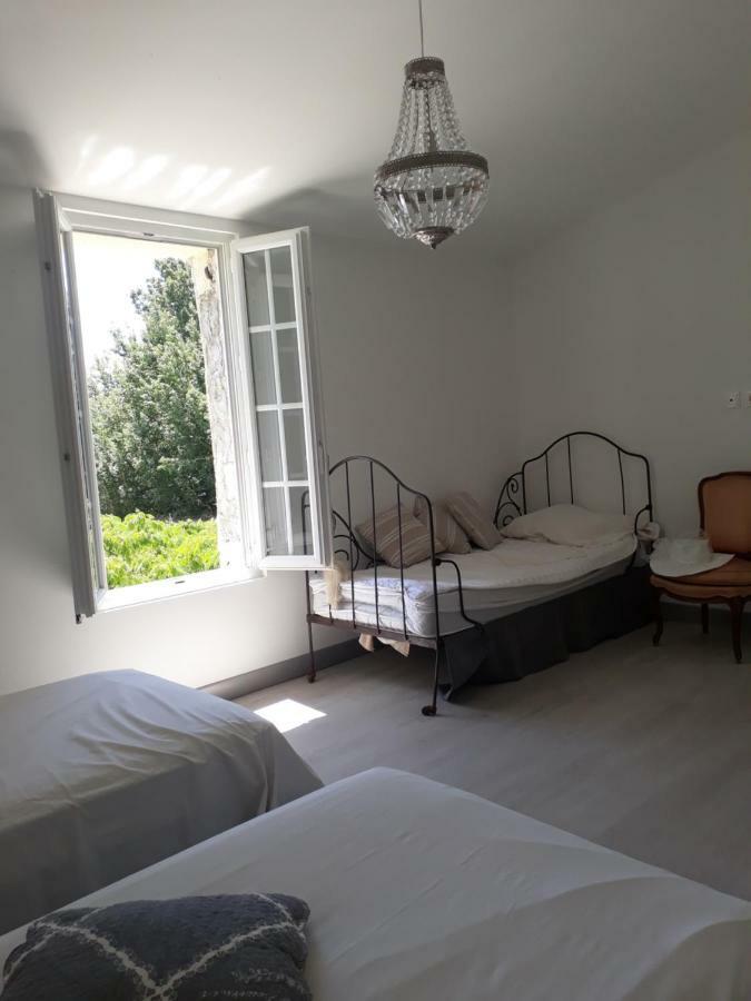 Aux Roses De L'Etang Hotel Capestang Exterior foto