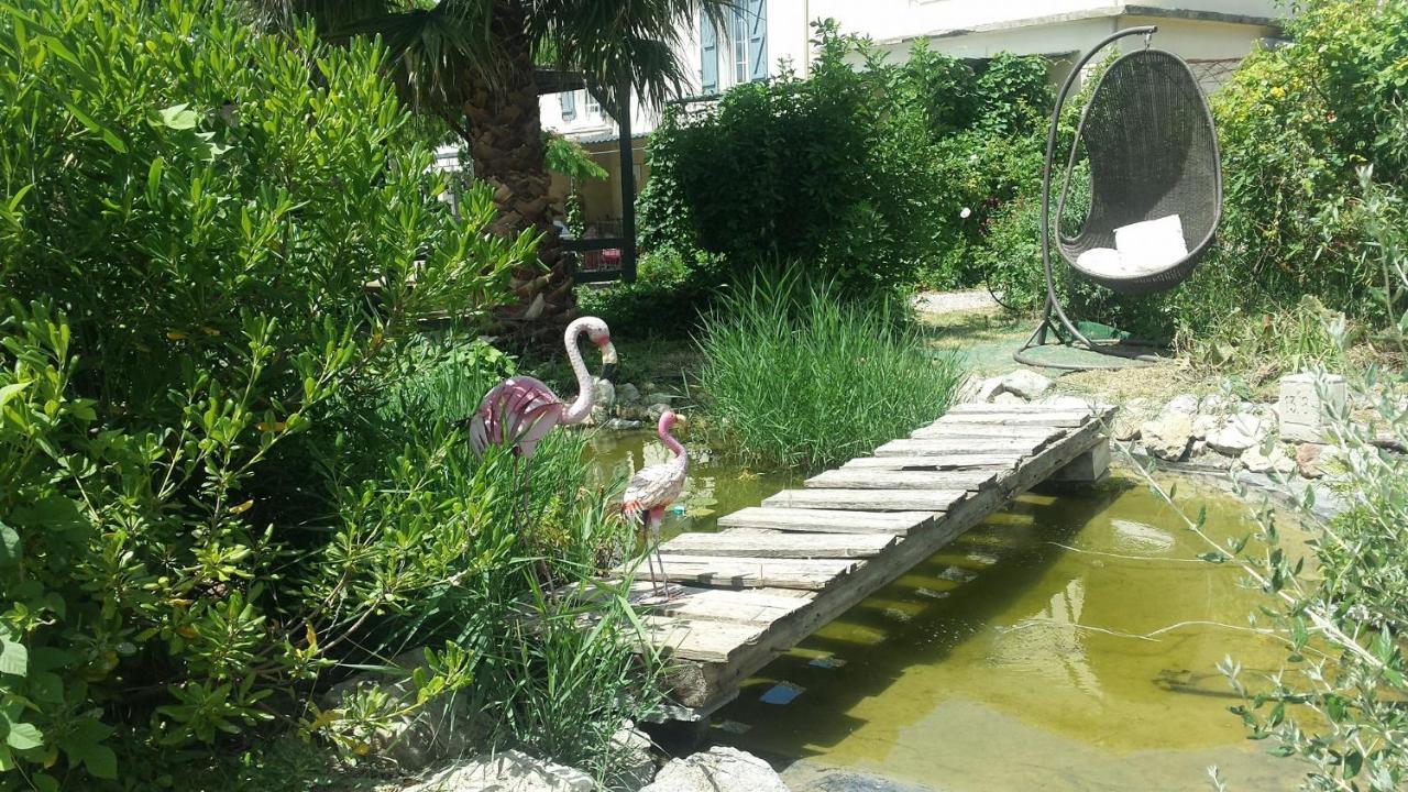 Aux Roses De L'Etang Hotel Capestang Exterior foto