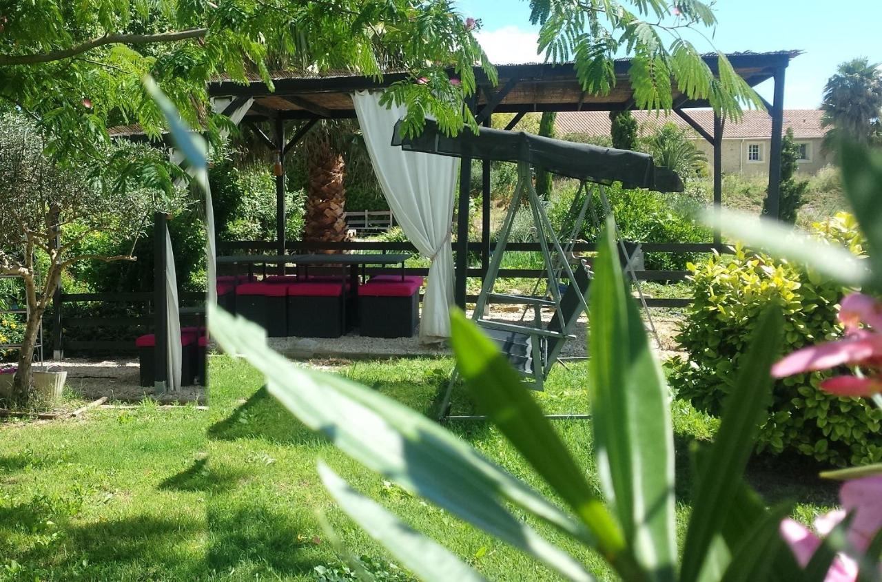 Aux Roses De L'Etang Hotel Capestang Exterior foto