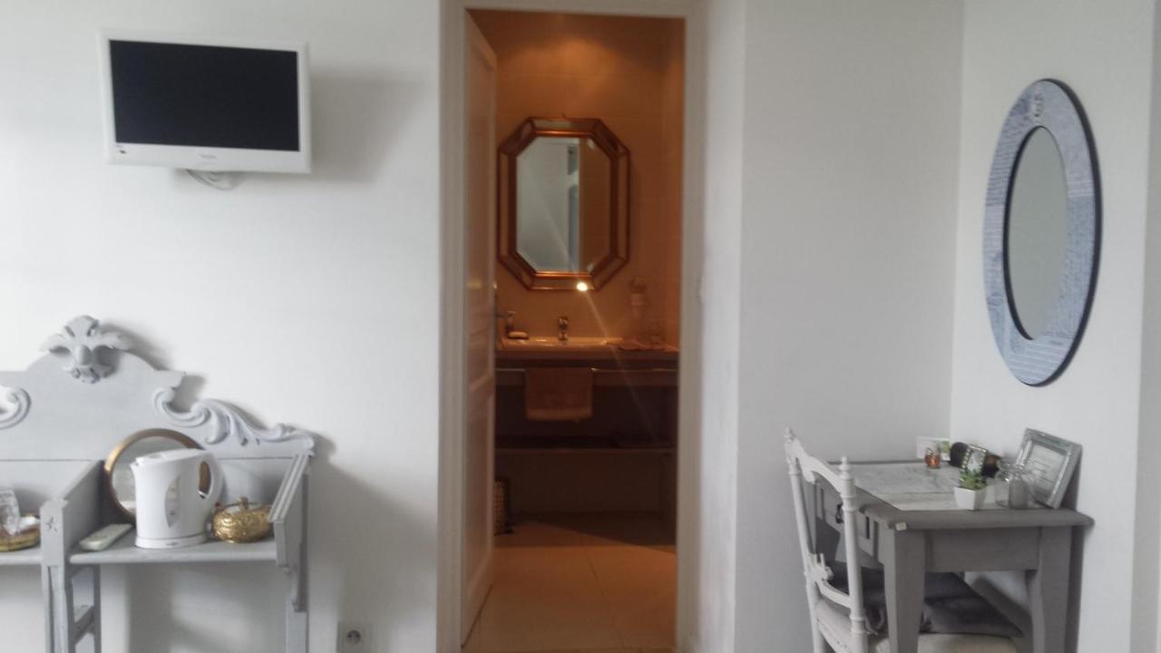 Aux Roses De L'Etang Hotel Capestang Exterior foto